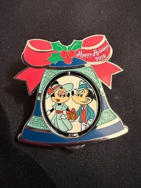 Disney Trading Pin- Holiday 2019 Spinning Resort Pin